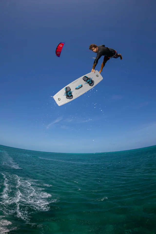 Designed to dominate the air, this board combines an ultra-lightweight frame with precise handling to push the boundaries of extreme maneuvers.